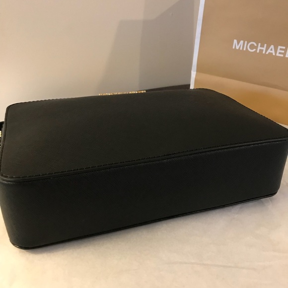 Michael Kors Lg EW Crossbody - Picture 4 of 5